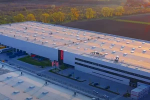Lenovo inaugura su primera fábrica en Europa